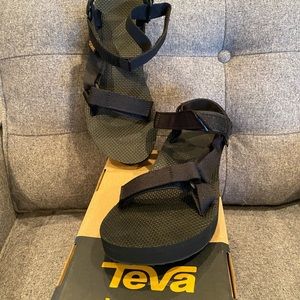 BNWB - Teva Midform Universal Black Sandall